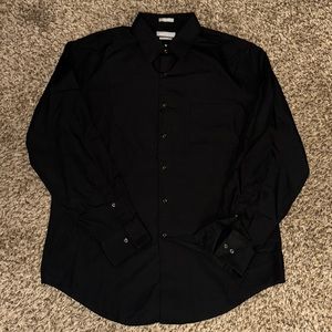 “Van Heusen” Black Fitted Poplin Dress Shirt
